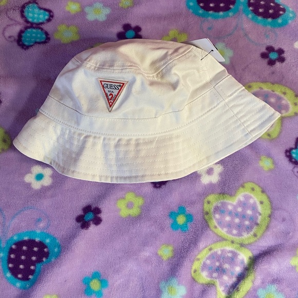 NWT Guess white BUCKET Hat - Picture 5 of 9